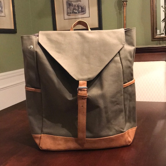 DSW Handbags - 🍁FITS A LAPTOP!! CHEAPEST ON PM!!! 🎒💰